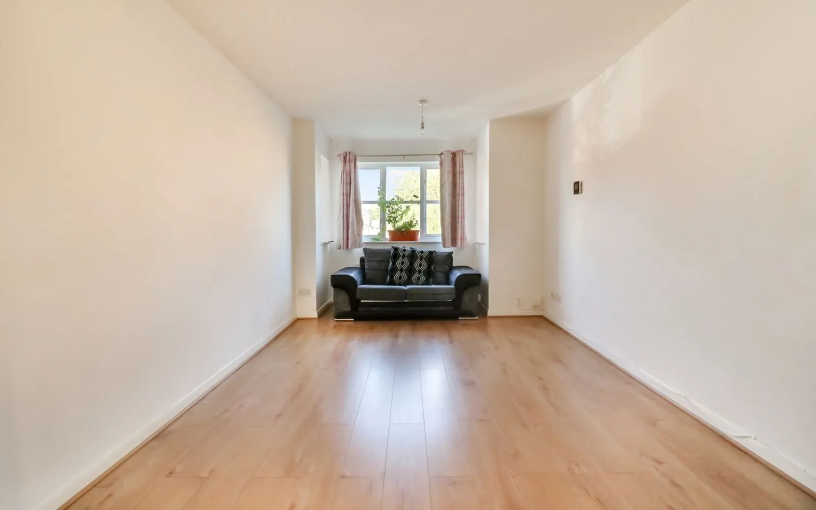 Flat Lime Close in Greater London