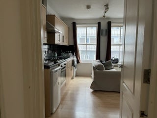 Flat Middlesex Street in Greater London