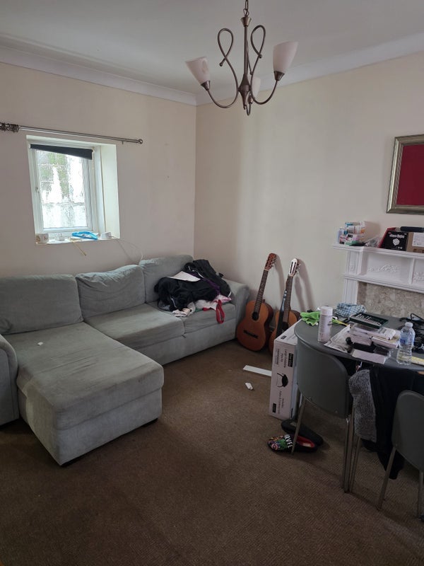 Room North Road in Porth