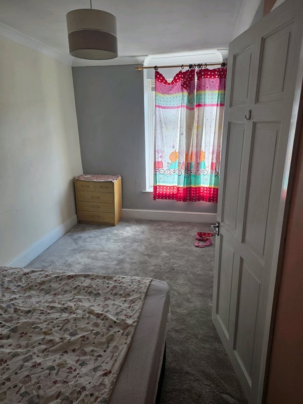 Room North Road in Porth