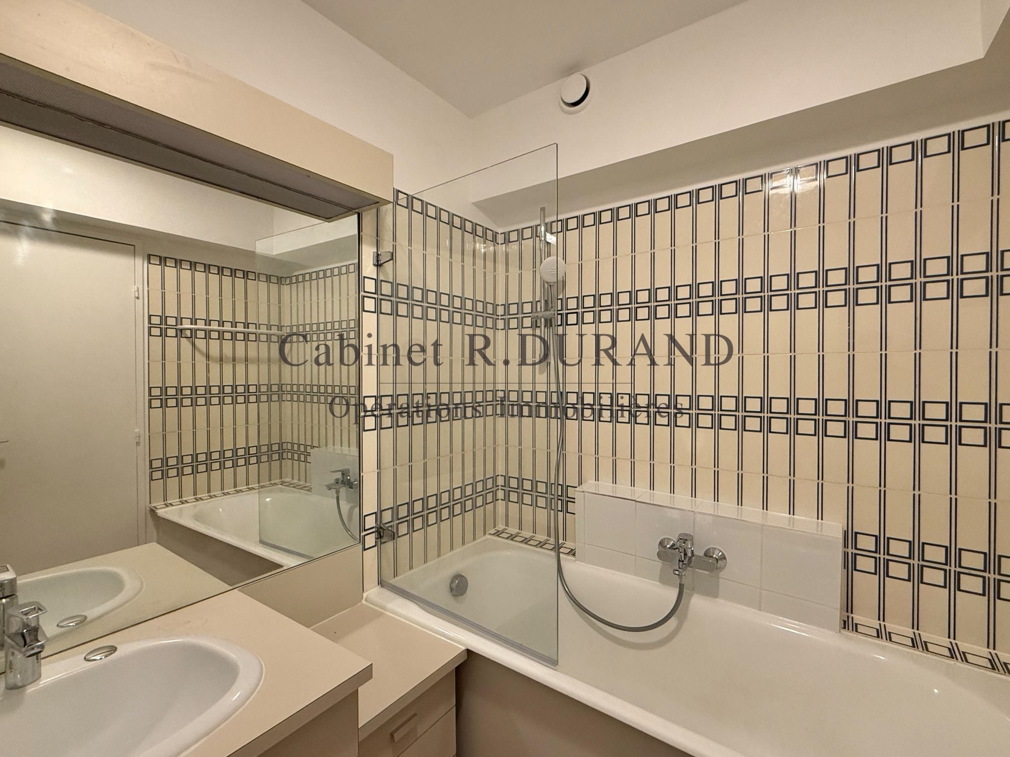 Flat Rue Edith Cavell in Courbevoie