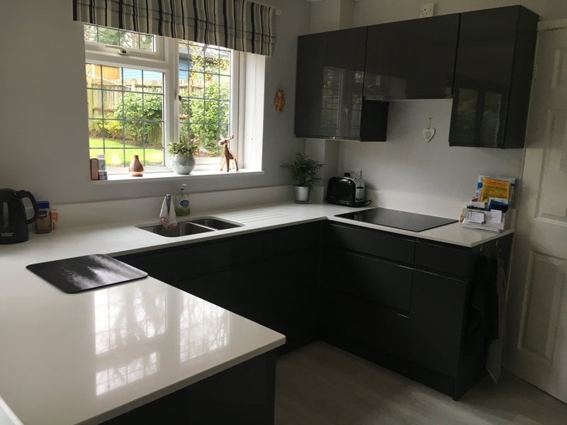 Room Barnfield Drive in Metropolitan Borough of Solihull