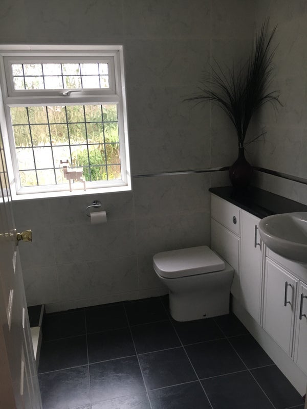 Room Barnfield Drive in Metropolitan Borough of Solihull