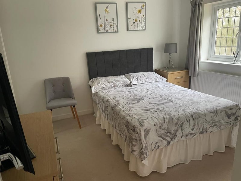 Room Barnfield Drive in Metropolitan Borough of Solihull