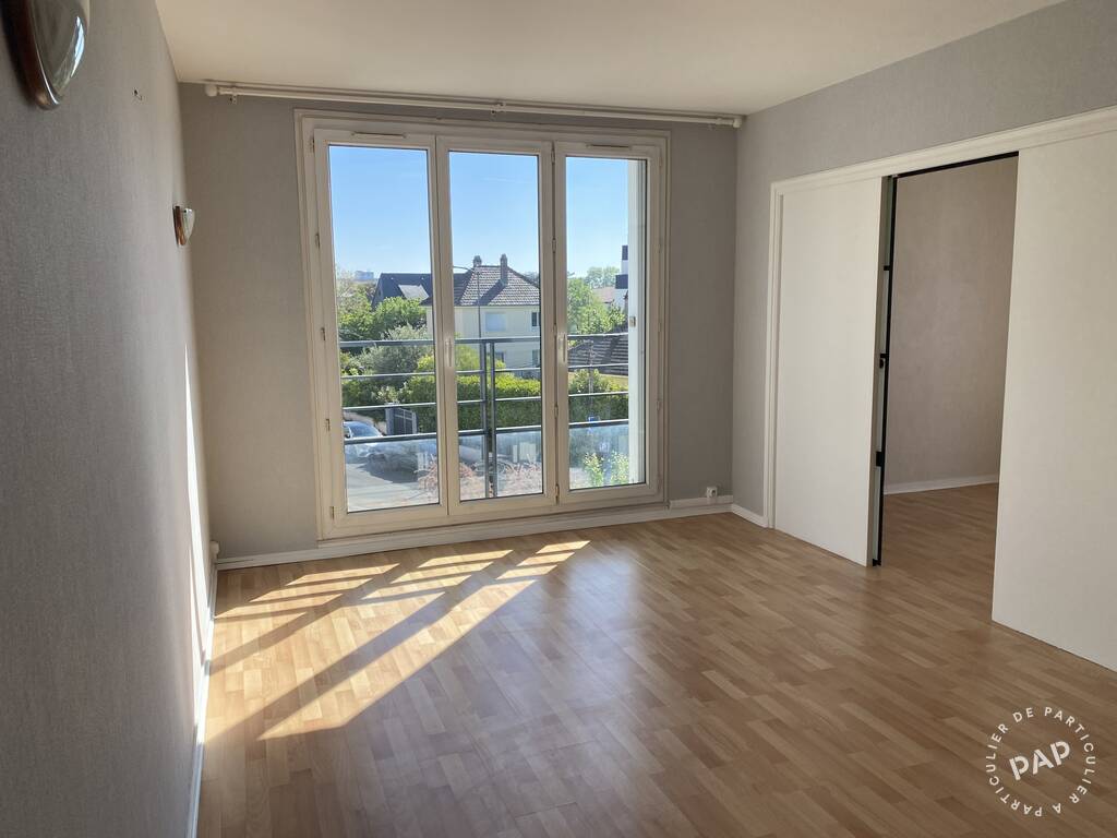Flat Place de la Gare in Chatou