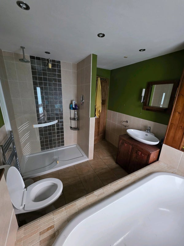 Room Longley Crescent in Sheffield