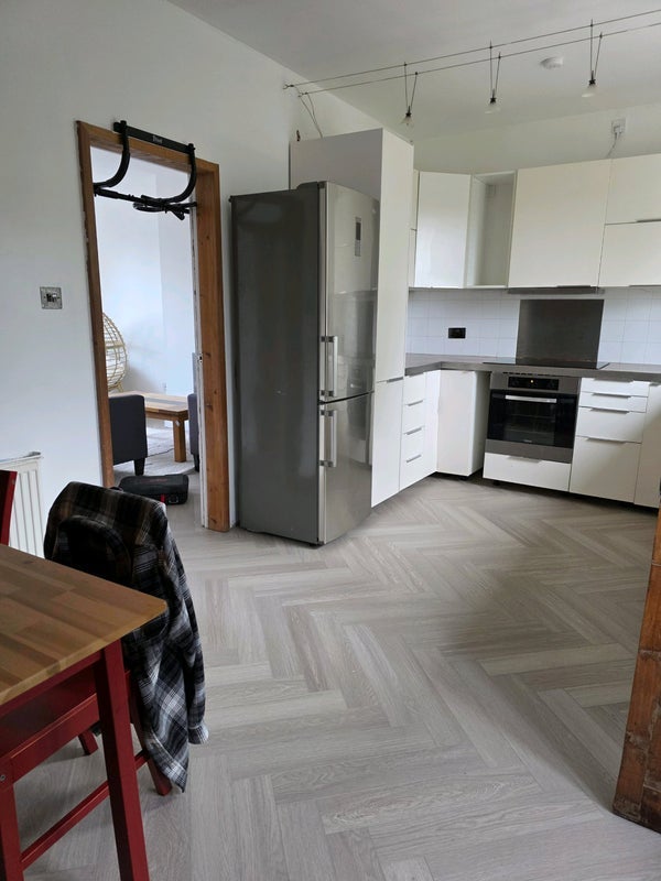 Room Longley Crescent in Sheffield
