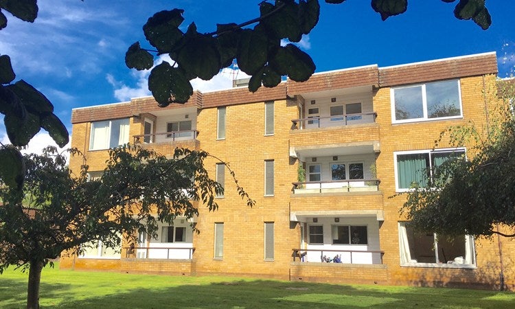 Flat Harford Drive in Winterbourne