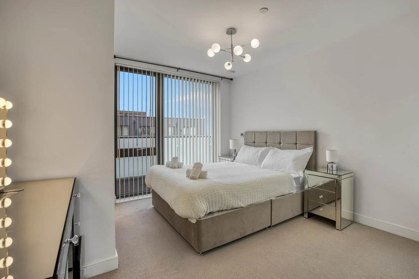 Flat Chiswick High Road in Greater London