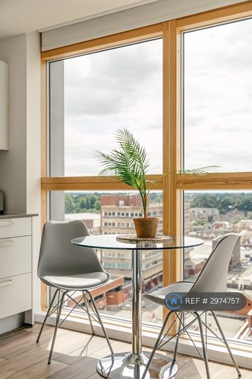 Flat Queen Street in Maidenhead