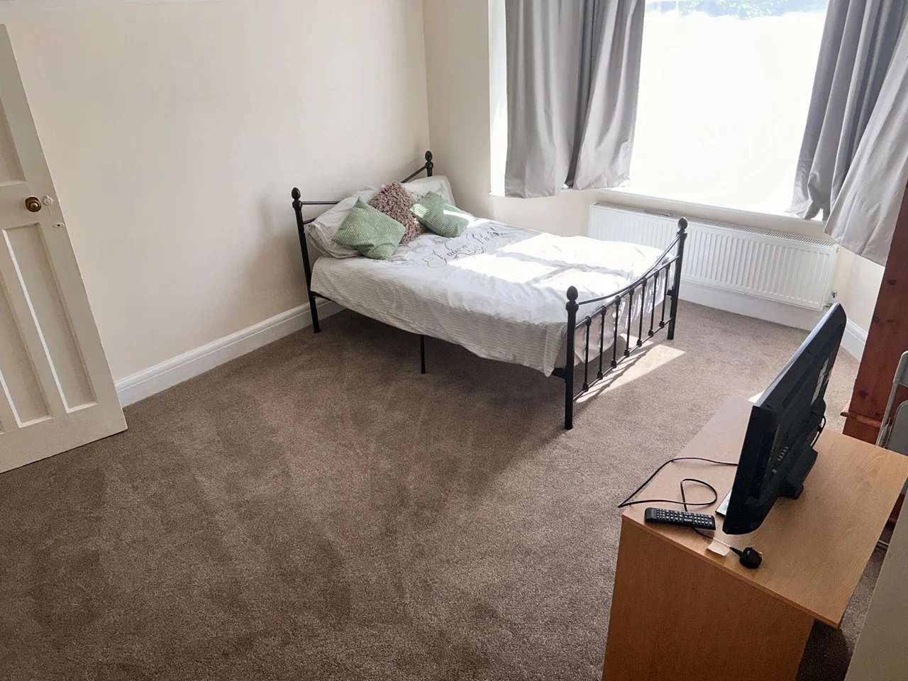 Room Fairfield Crescent in Greater London