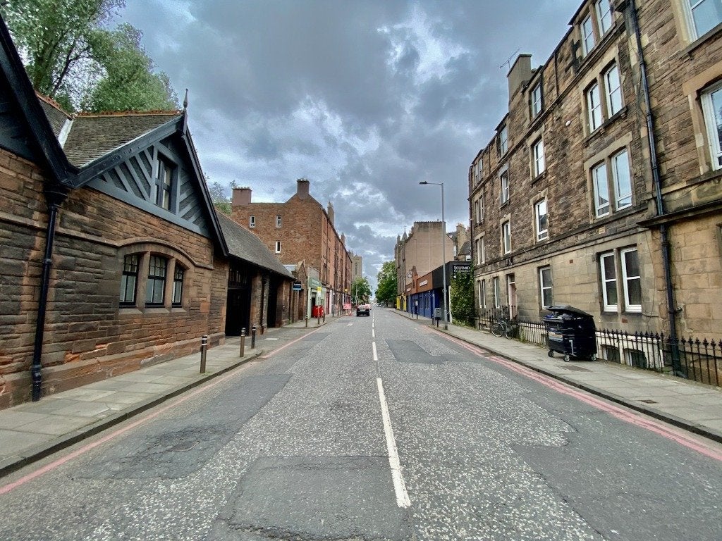 Flat Angle Park Terrace in City of Edinburgh