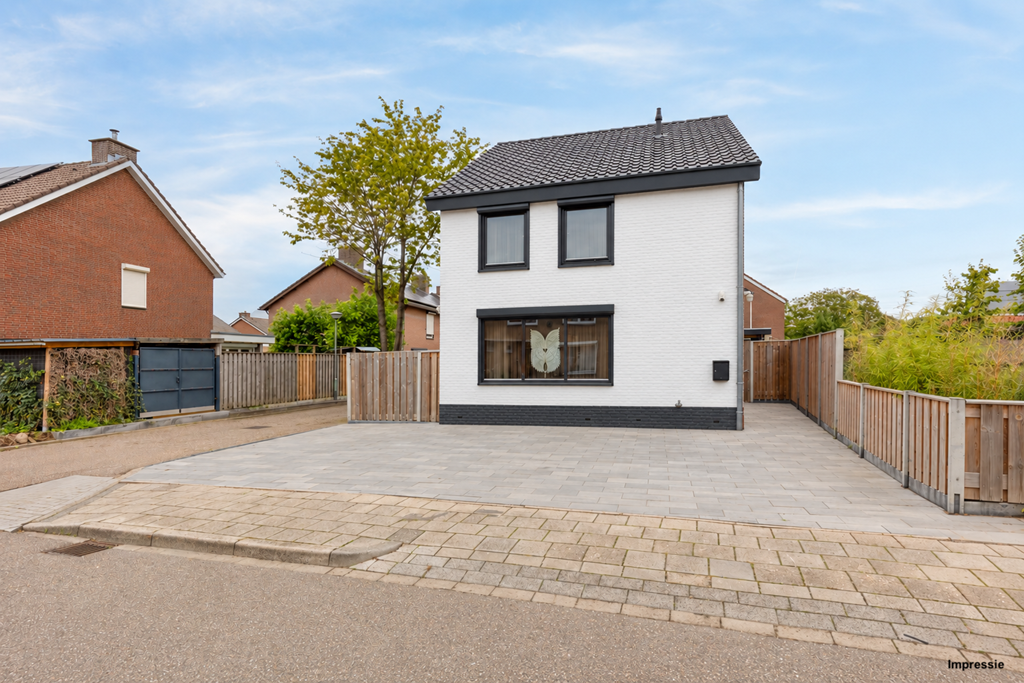 Vrijstaande woning te koop: Maarten Trompstraat 6, Elsloo