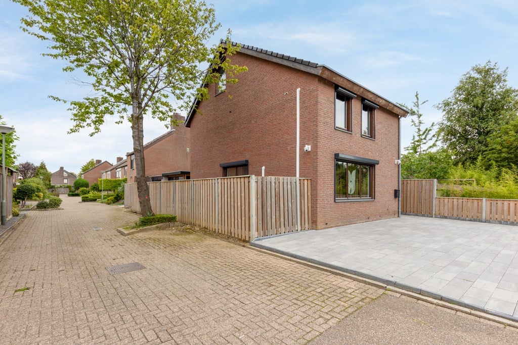 Vrijstaande woning te koop: Maarten Trompstraat 6, Elsloo