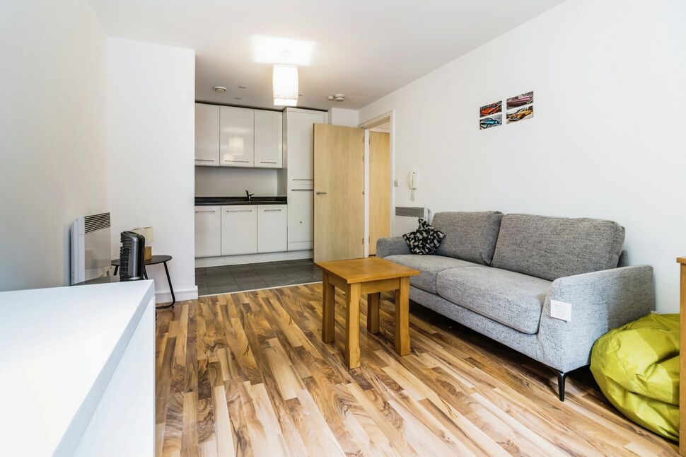 Flat Lower Ormond Street in Manchester