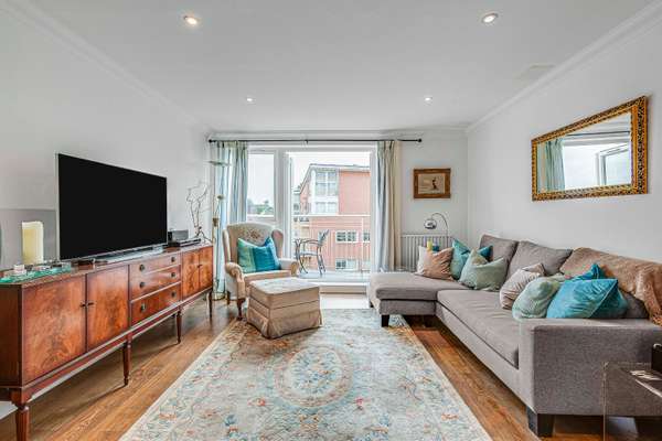 Flat Twickenham Road in Greater London