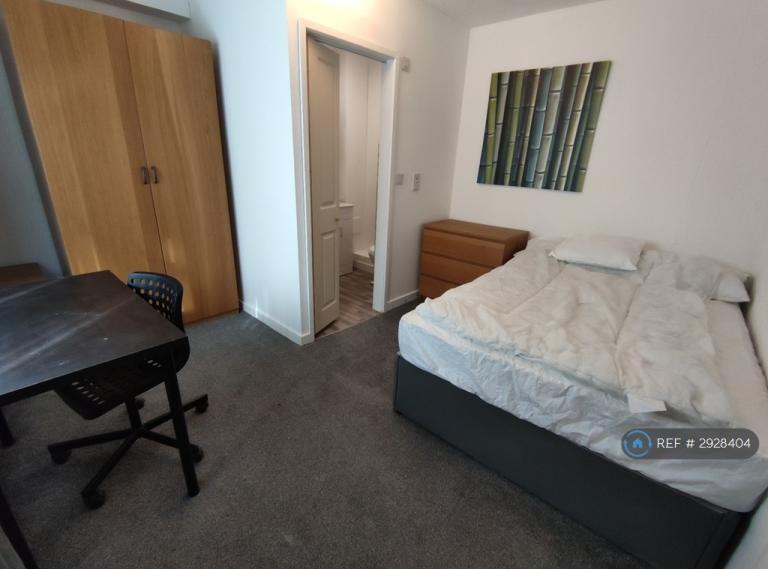Room Sir Henry Parkes Road in Coventry
