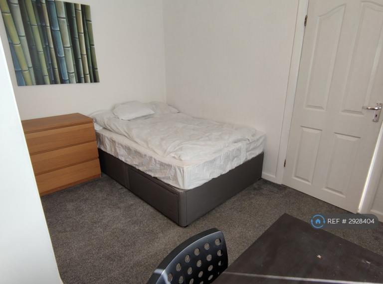 Room Sir Henry Parkes Road in Coventry