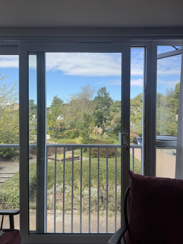 Flat Borland Road in Greater London