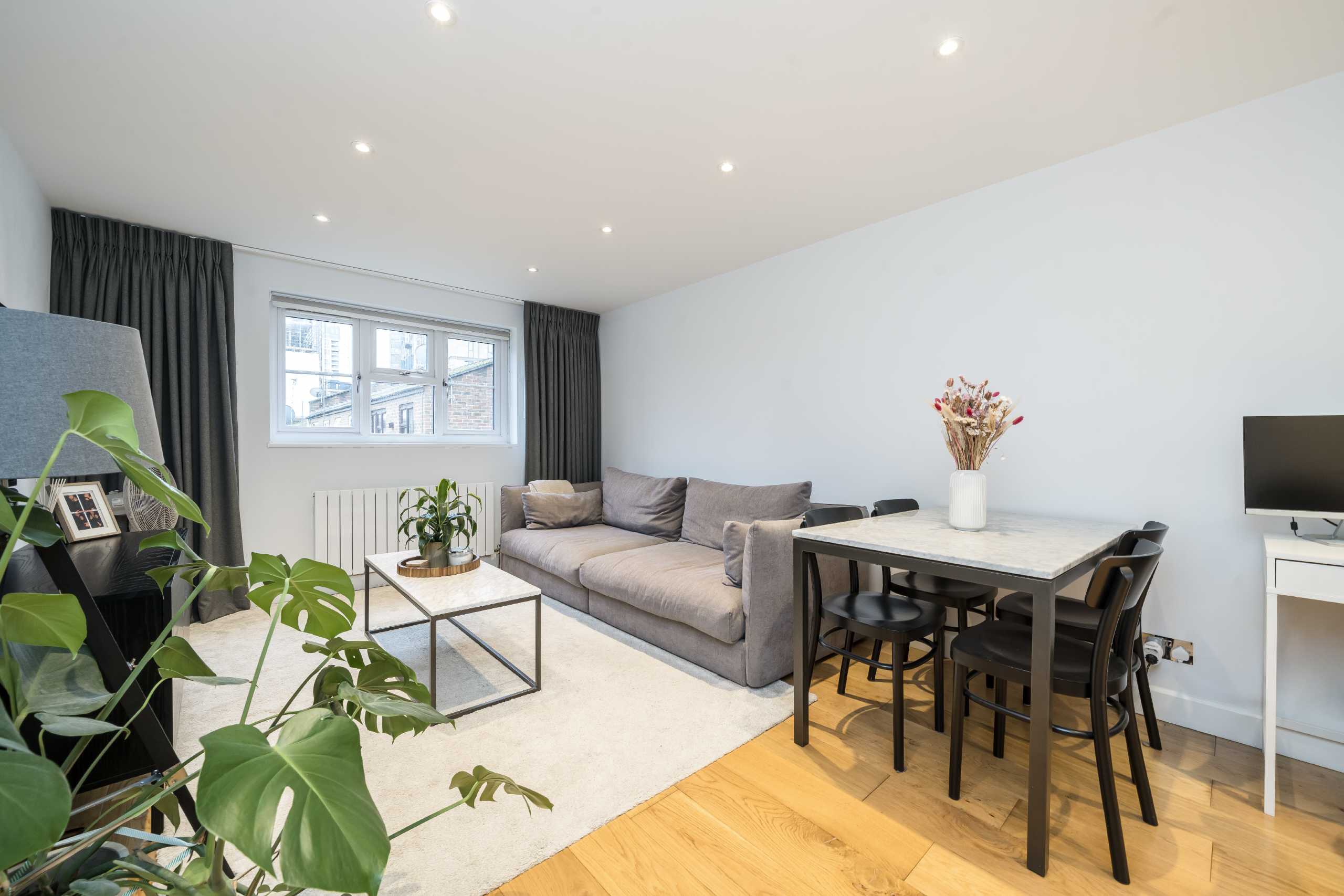 Flat Burford Walk in Greater London