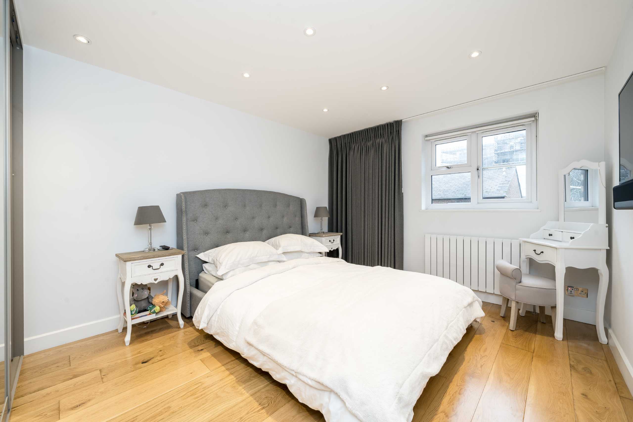 Flat Burford Walk in Greater London