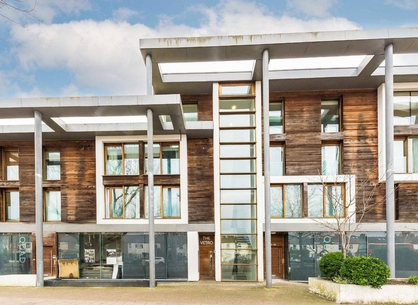 Flat Lower Mortlake Road in Greater London