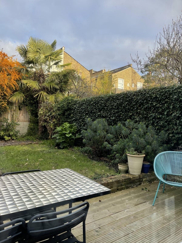 Flat Bathurst Gardens in Greater London