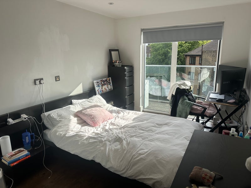 Room Gauden Road in Greater London