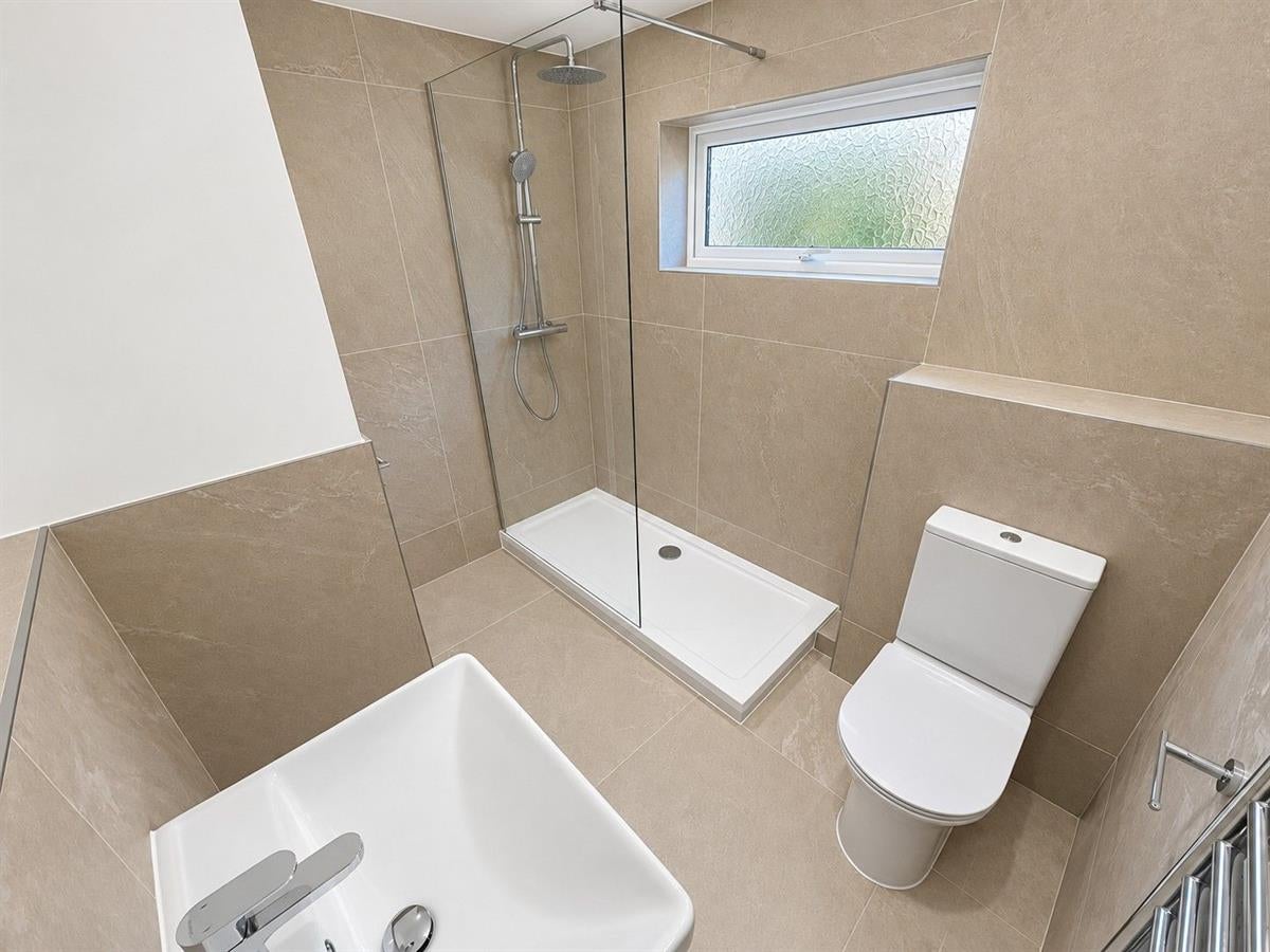 Flat Beverley Crescent in Bedford