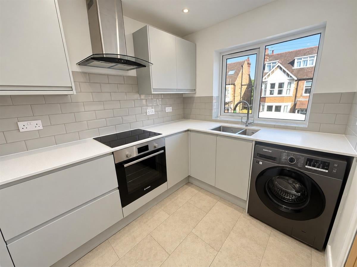 Flat Beverley Crescent in Bedford