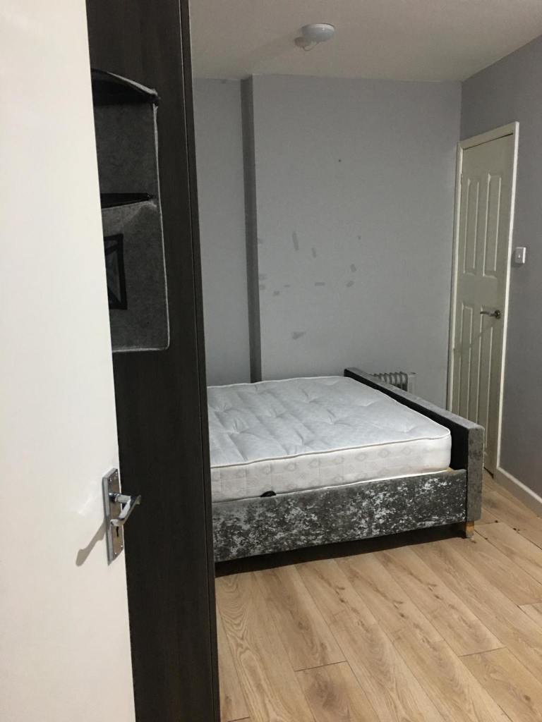 Flat Haig Road in Greater London