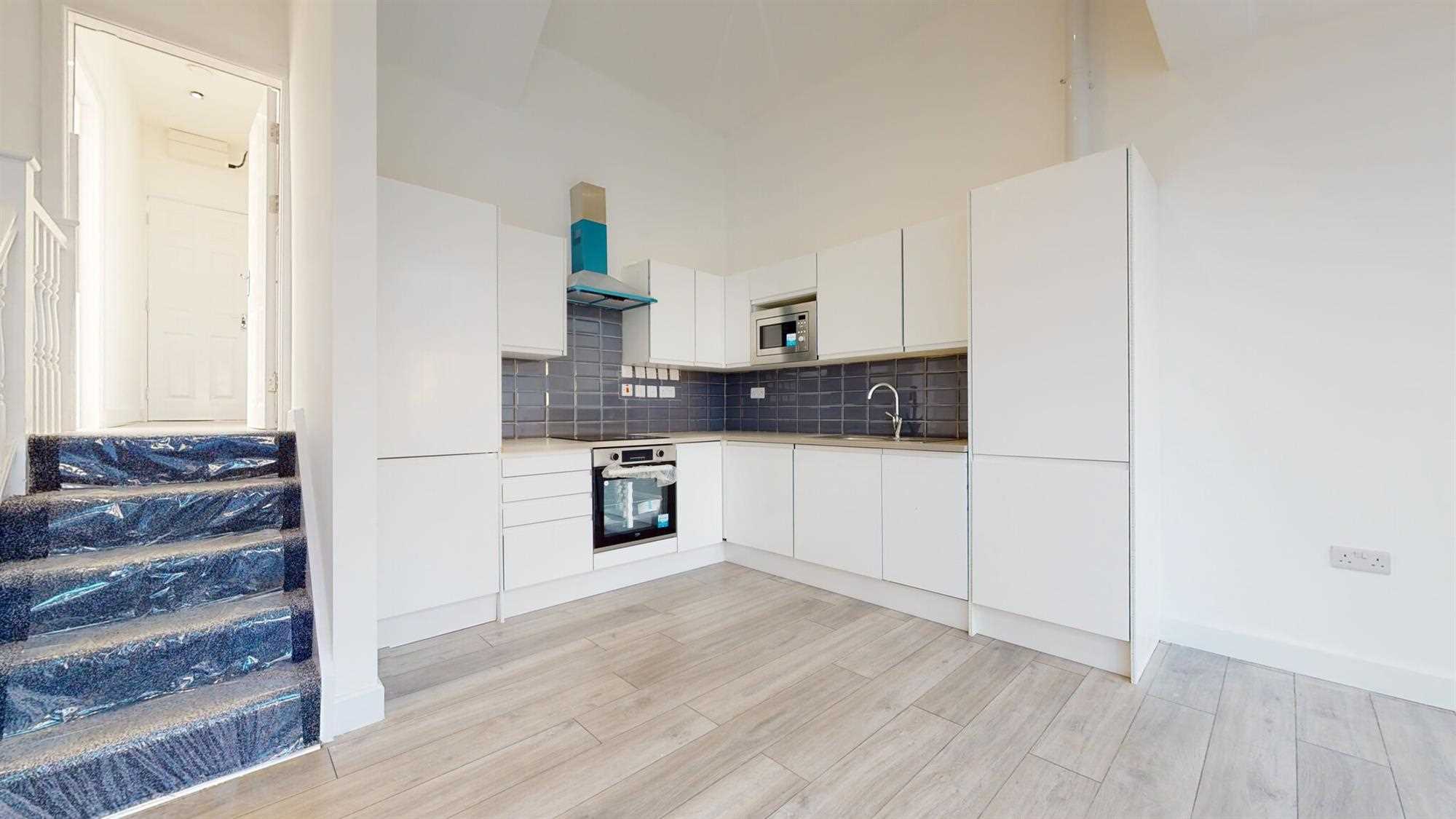Flat Grange Avenue in Greater London