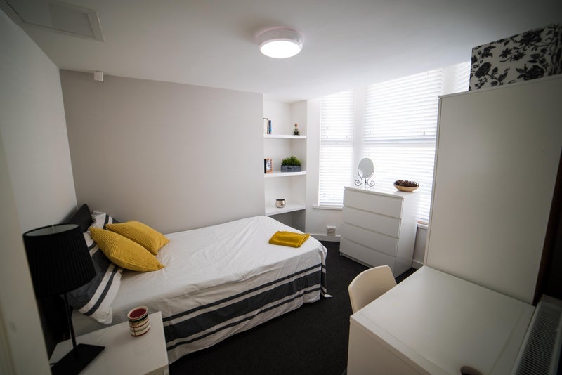 Room Leopold Road in Liverpool