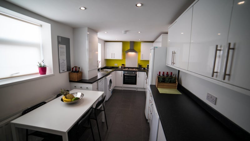 Room Leopold Road in Liverpool