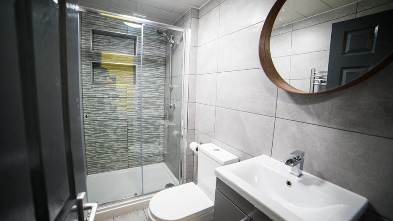 Room Leopold Road in Liverpool