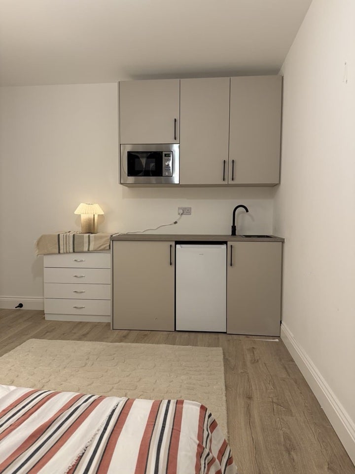 Room Madeley Road in Greater London