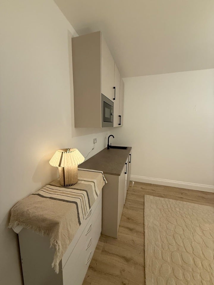 Room Madeley Road in Greater London