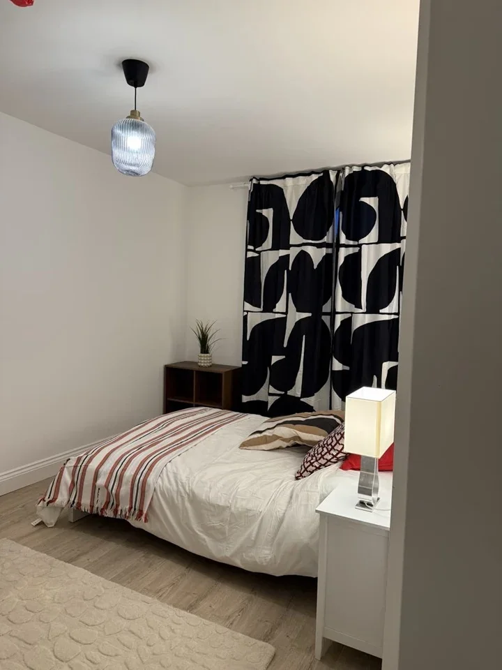 Room Madeley Road in Greater London