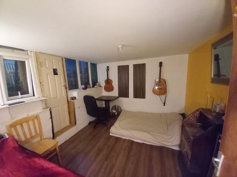 Room Hermitage Road in Greater London