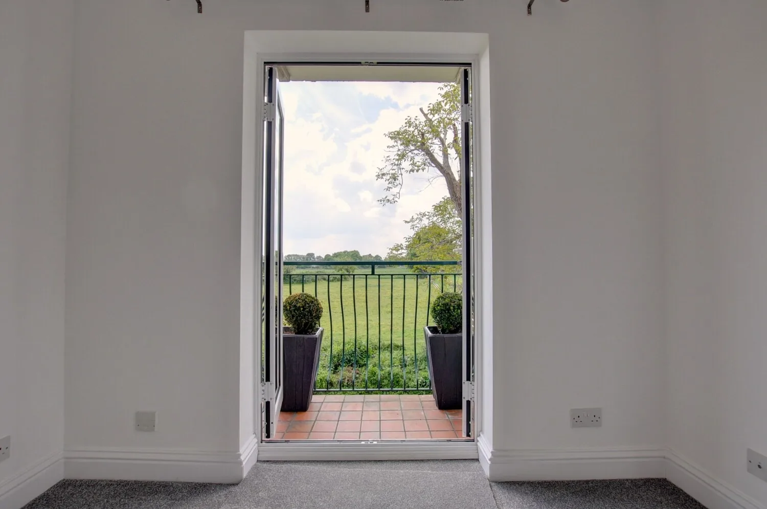 Flat Danes Gardens in Cookham Rise
