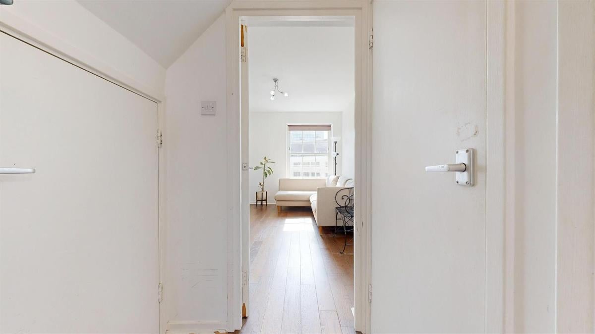 Flat Ossulston Street in Greater London