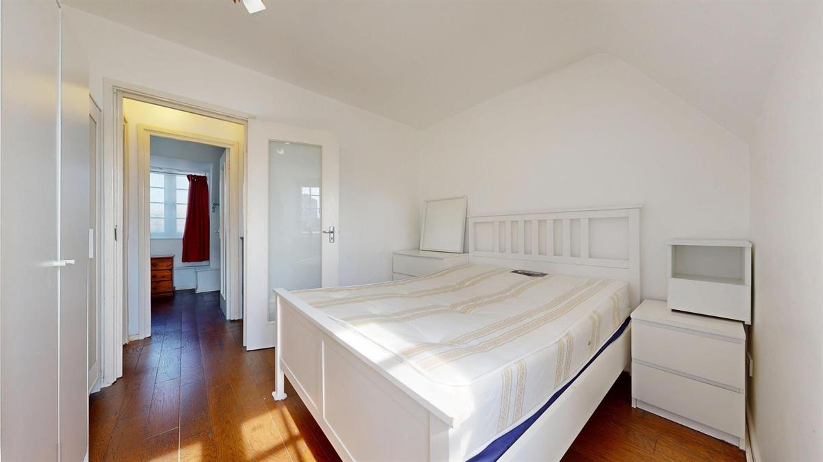 Flat Ossulston Street in Greater London