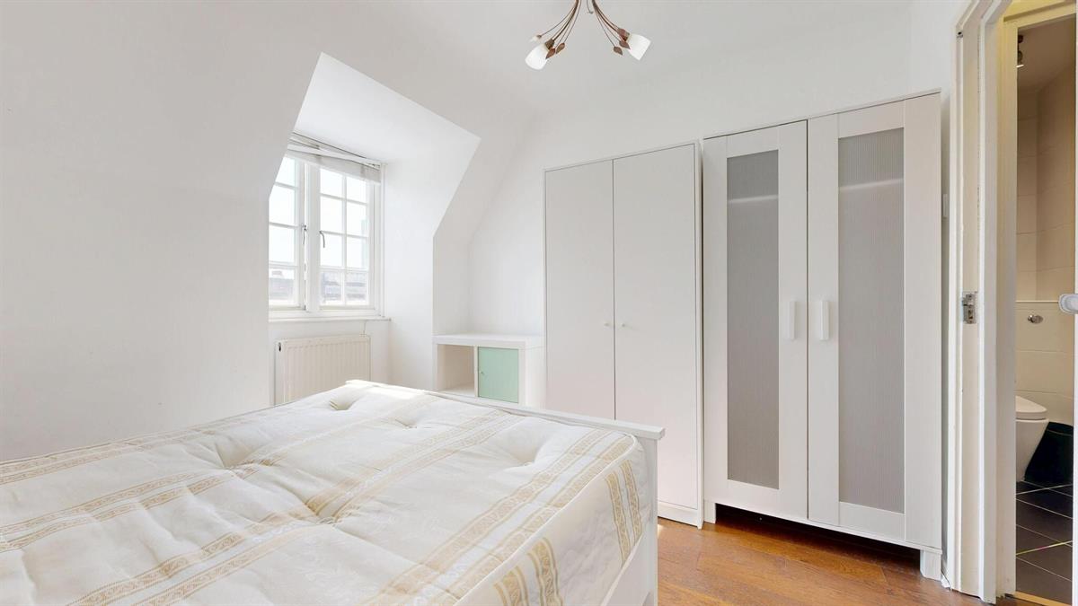 Flat Ossulston Street in Greater London