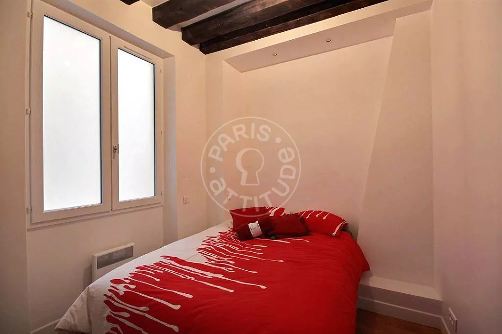 Flat Rue Saint-Julien Le Pauvre in Paris
