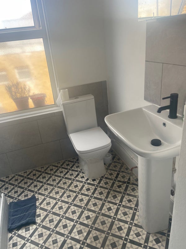 Room Upper Clapton Road in Greater London