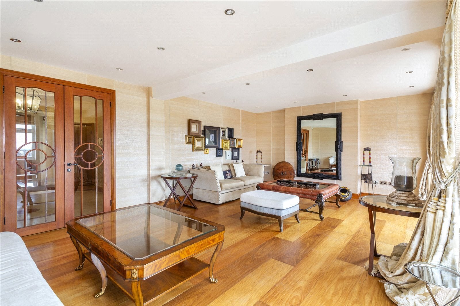 Flat Finchley Road in Greater London