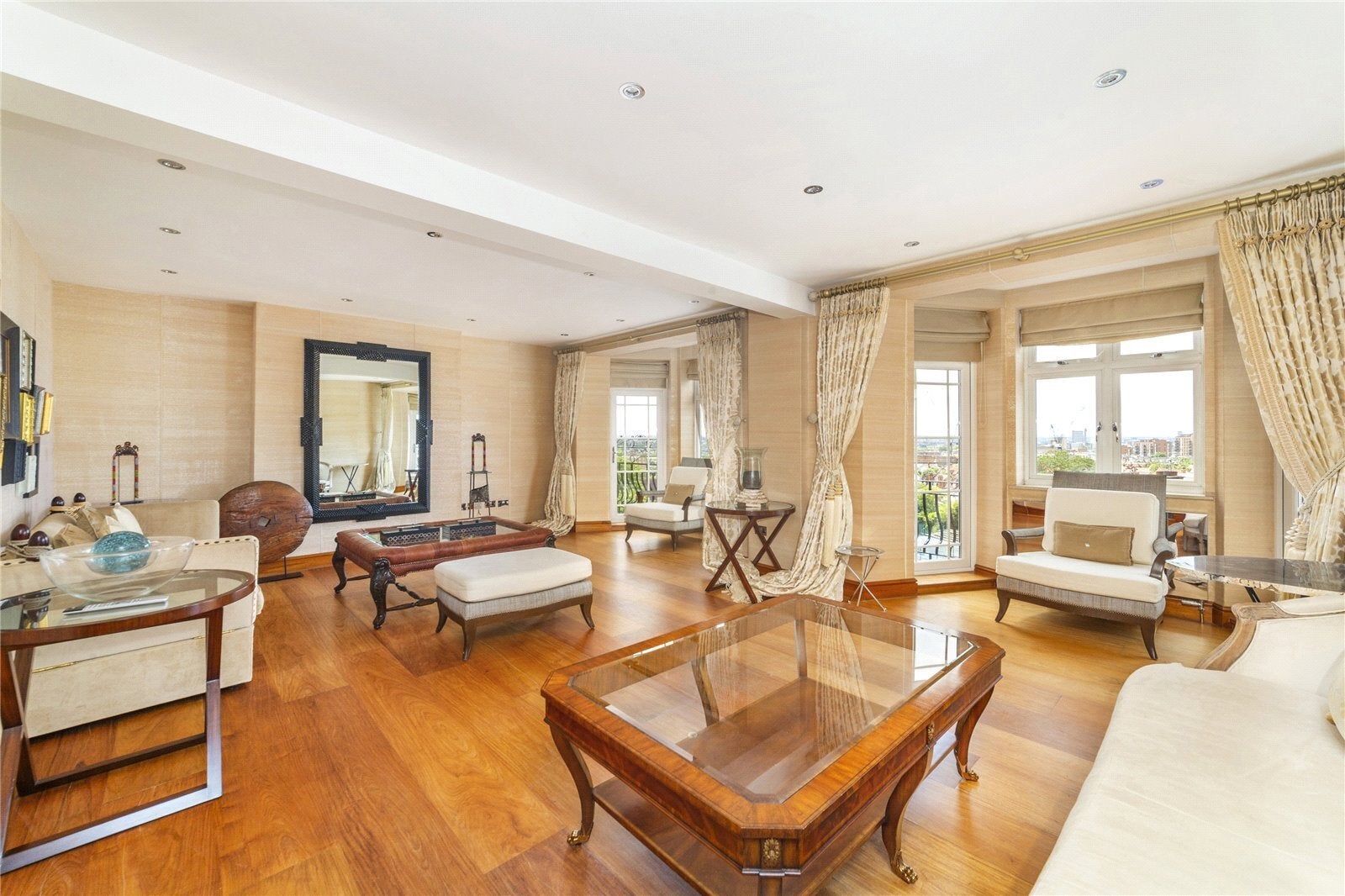 Flat Finchley Road in Greater London