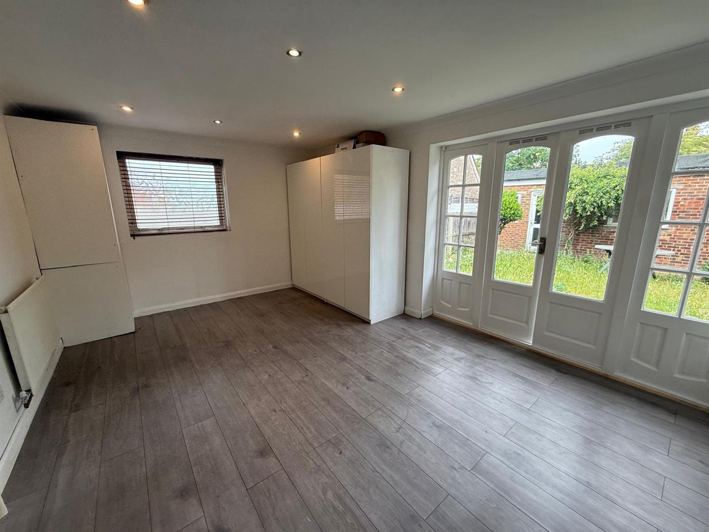 House Dorchester Avenue in Greater London