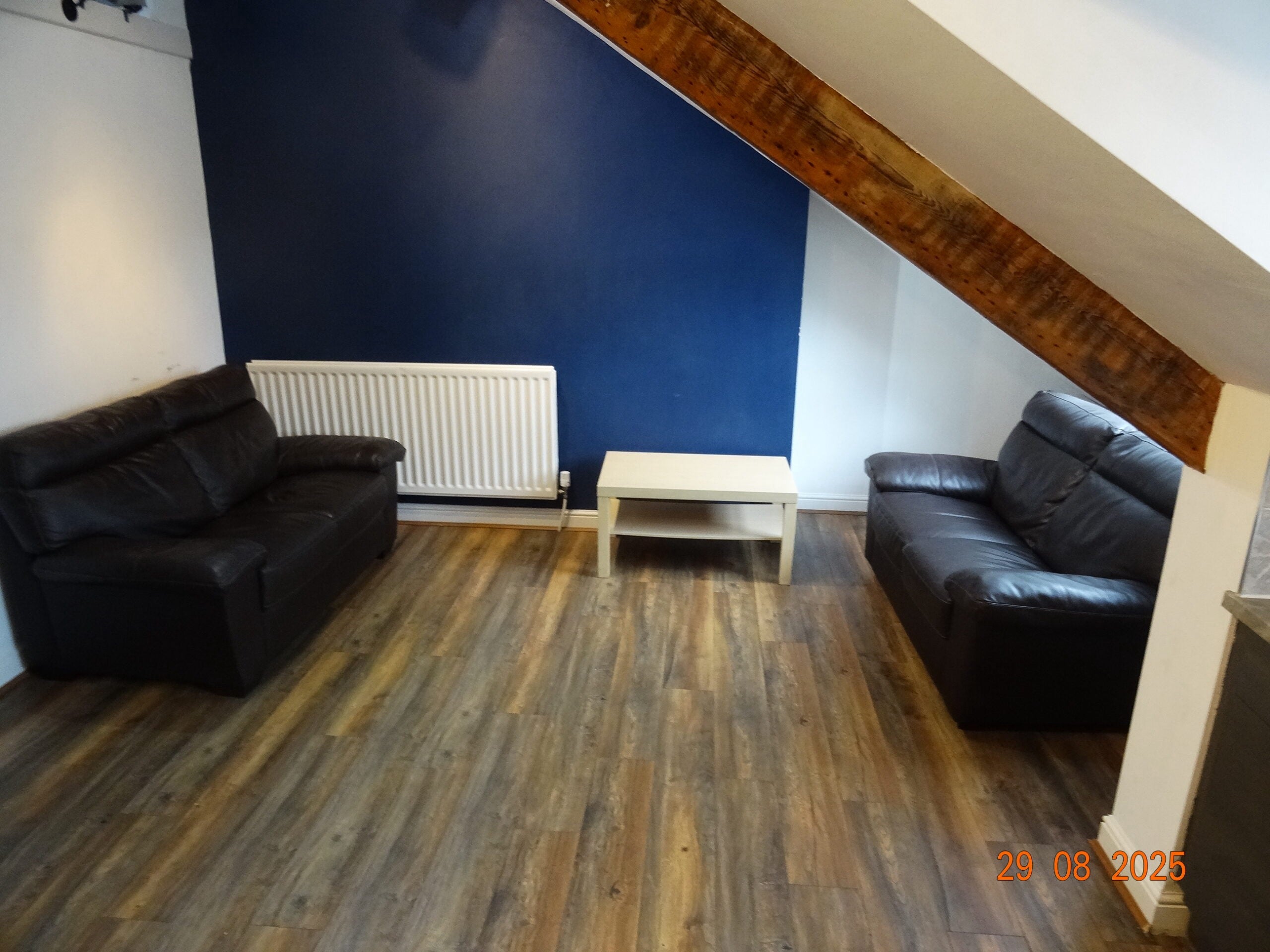 Flat Osborne Terrace in Newcastle upon Tyne