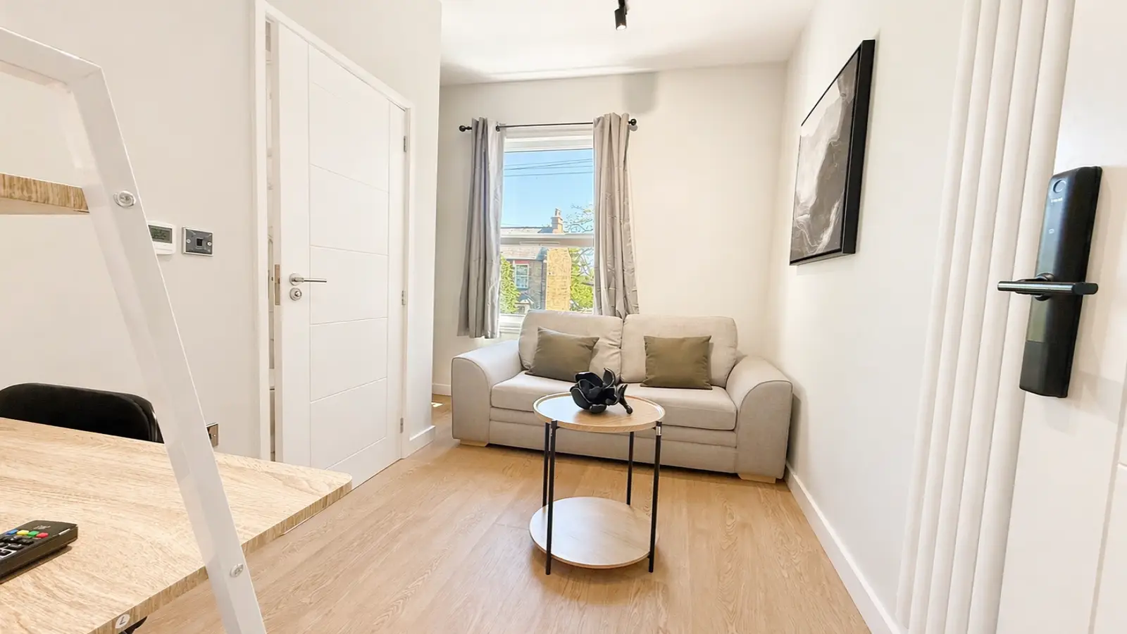 Flat Nelson Gardens in Greater London
